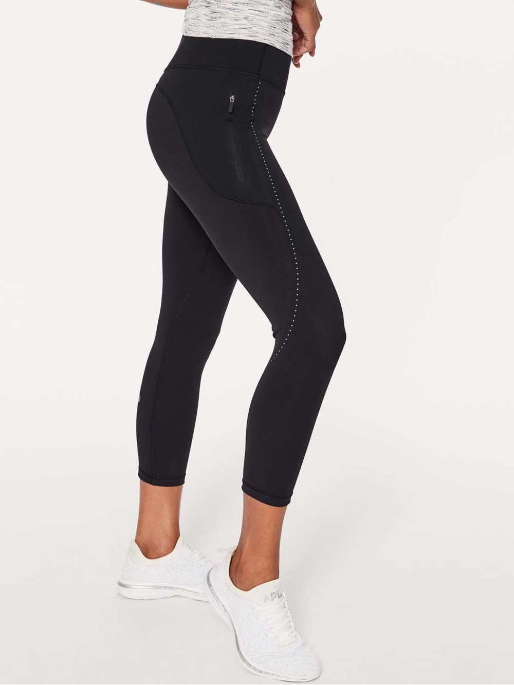 152. Lululemon Extra Mile Crop (Reflective 23")
Black